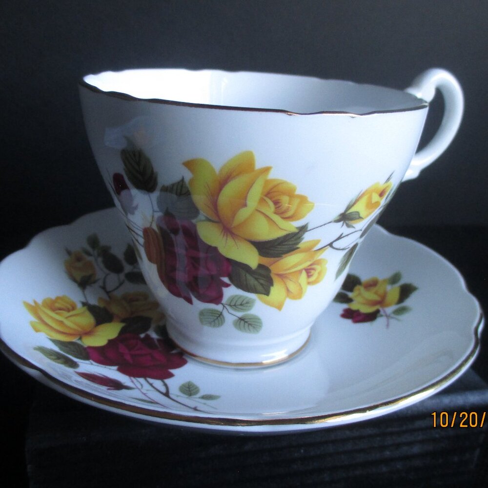 Royal Ascot Teacup & Saucer/Roses/England